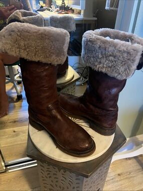 FRYE, size 7, Fur lining, Brown Leather outer,  Knee-High Boots, stunning